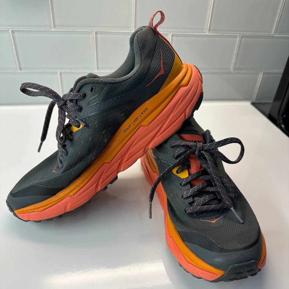 Hoka Women’s Challenger ATR 6 - Size 8B